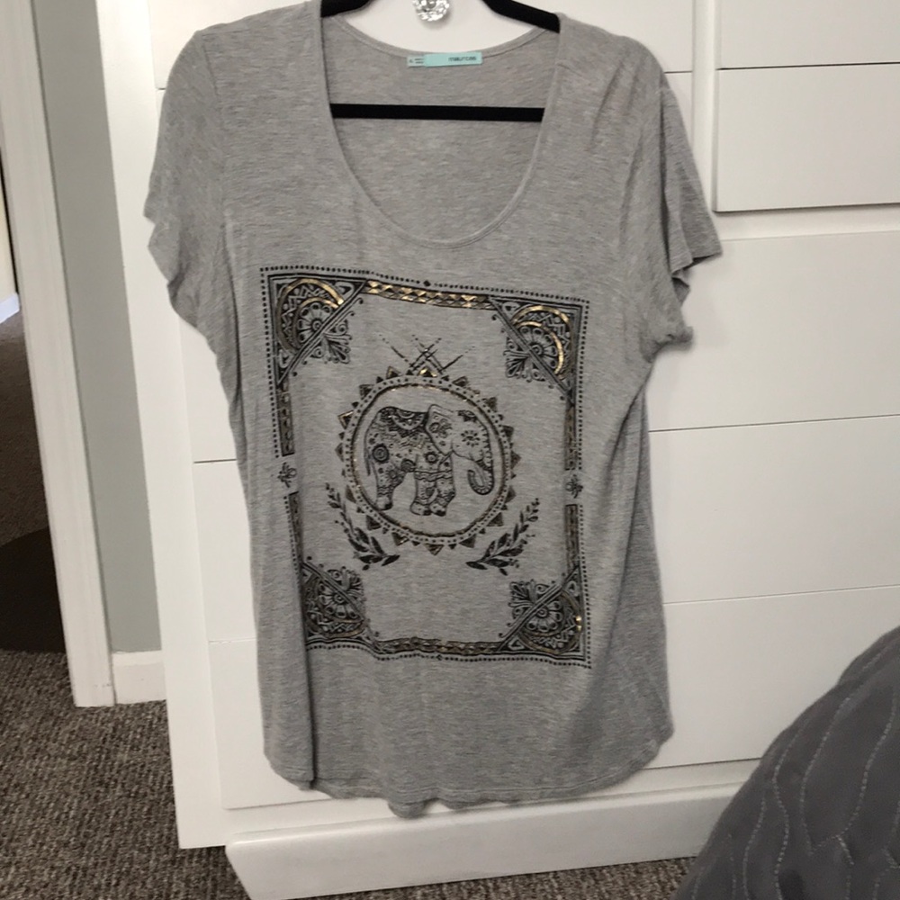 Maurice’s elephant t-shirt size xl